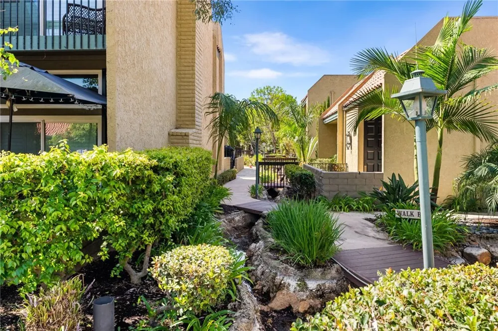 974 Palo Verde Long Beach, CA 90815