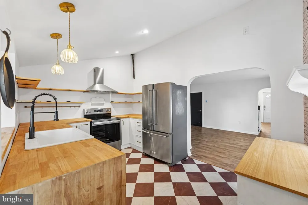 209 LAFAYETTE STREET Bristol, PA 19007
