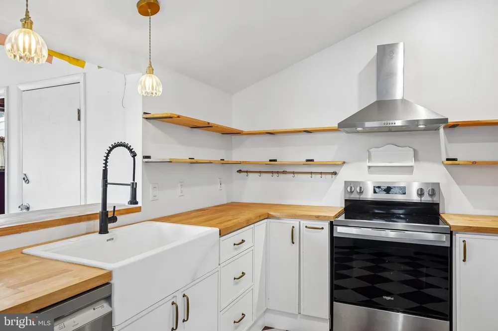 209 LAFAYETTE STREET Bristol, PA 19007
