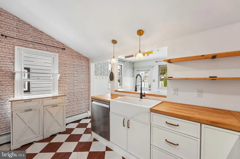 209 LAFAYETTE STREET Bristol, PA 19007