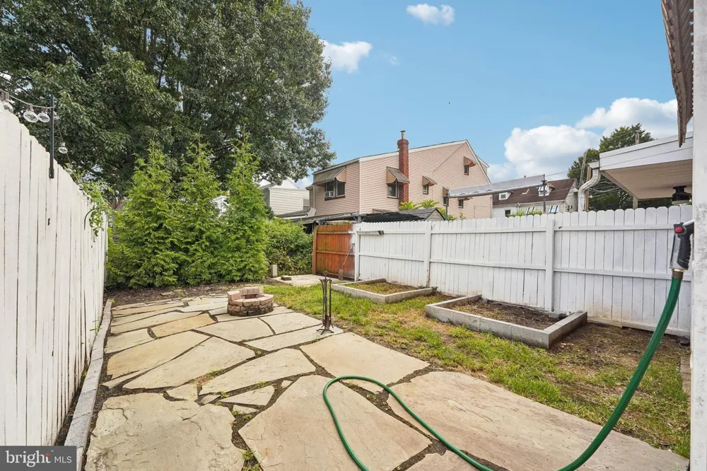 209 LAFAYETTE STREET Bristol, PA 19007
