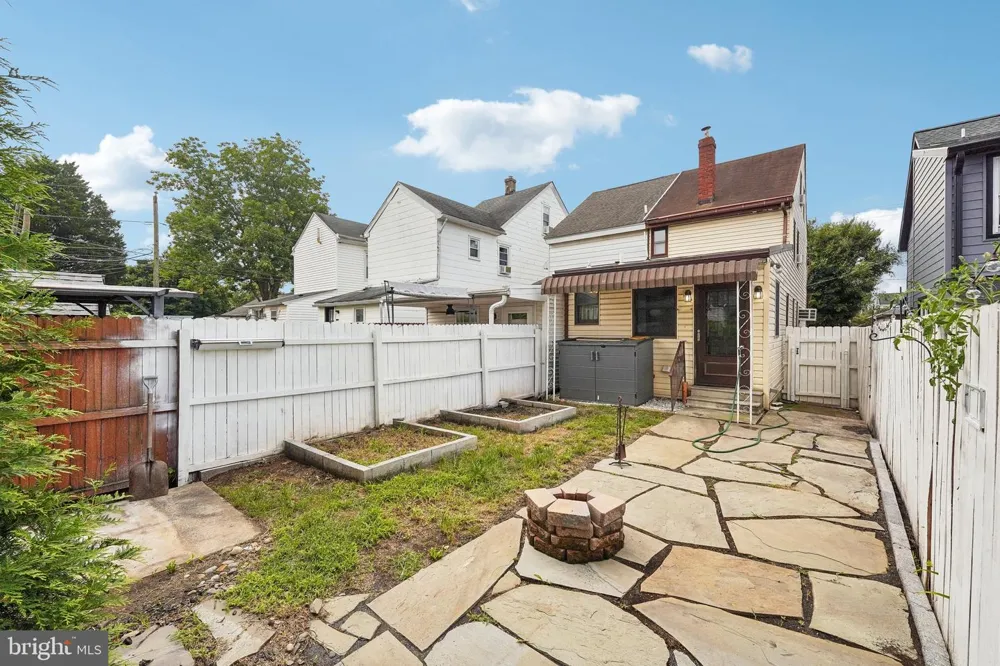 209 LAFAYETTE STREET Bristol, PA 19007