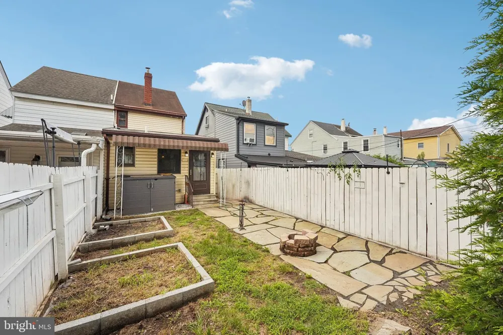 209 LAFAYETTE STREET Bristol, PA 19007