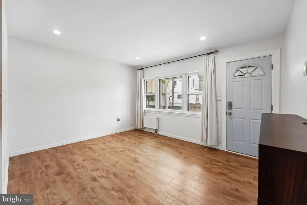 209 LAFAYETTE STREET Bristol, PA 19007