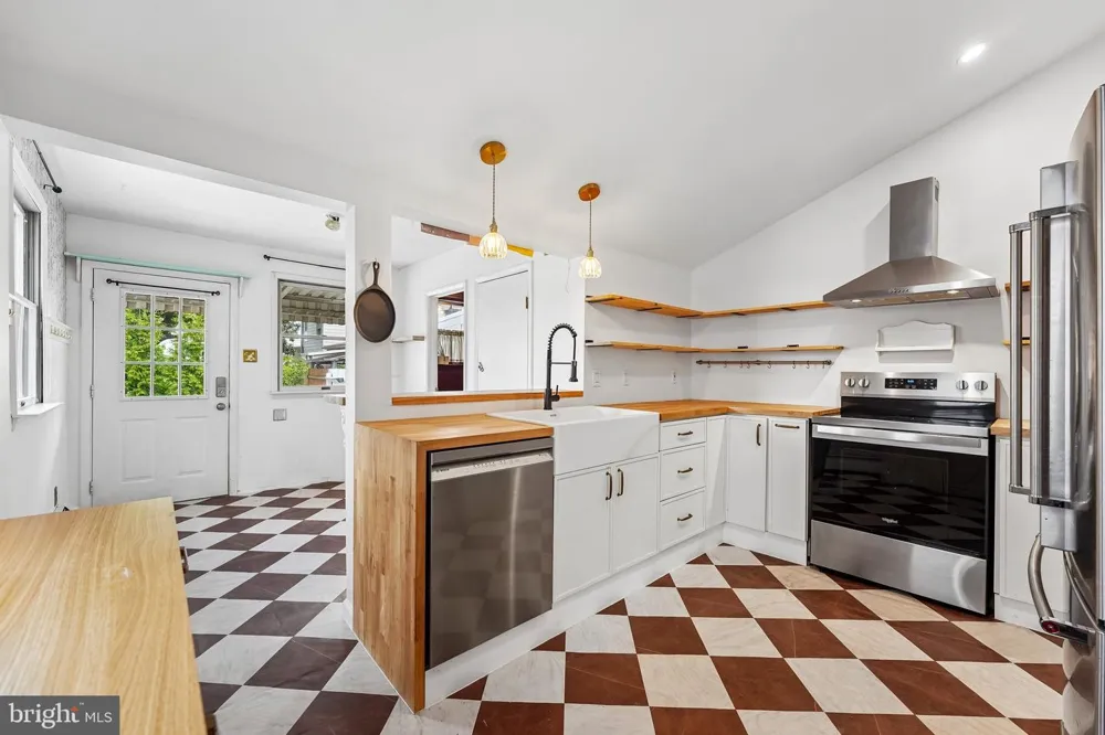 209 LAFAYETTE STREET Bristol, PA 19007