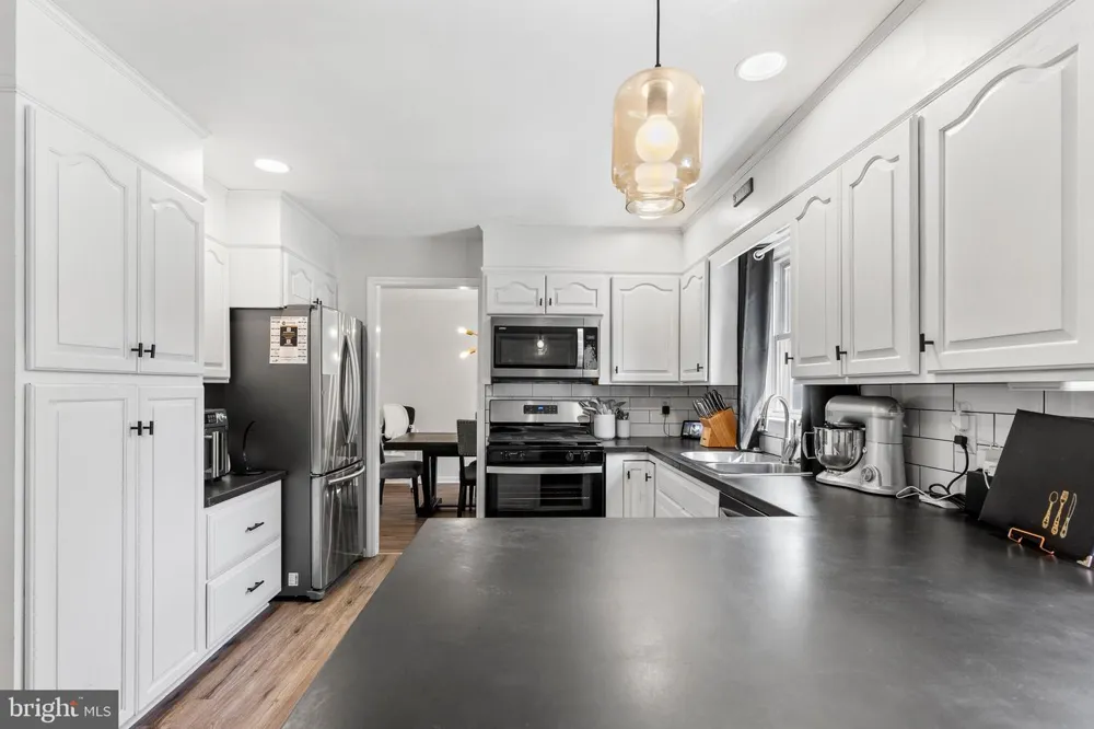 2440 DOUGLAS DRIVE Lancaster, PA 17602