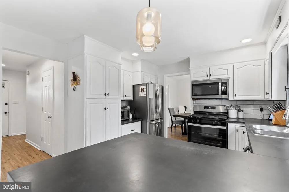 2440 DOUGLAS DRIVE Lancaster, PA 17602