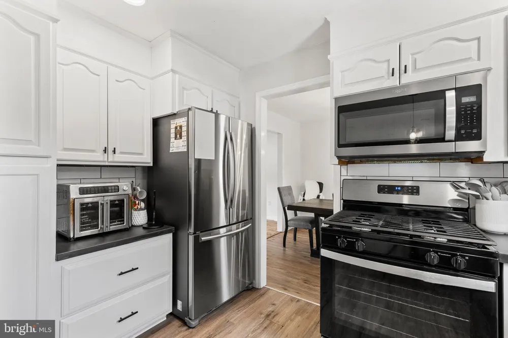 2440 DOUGLAS DRIVE Lancaster, PA 17602