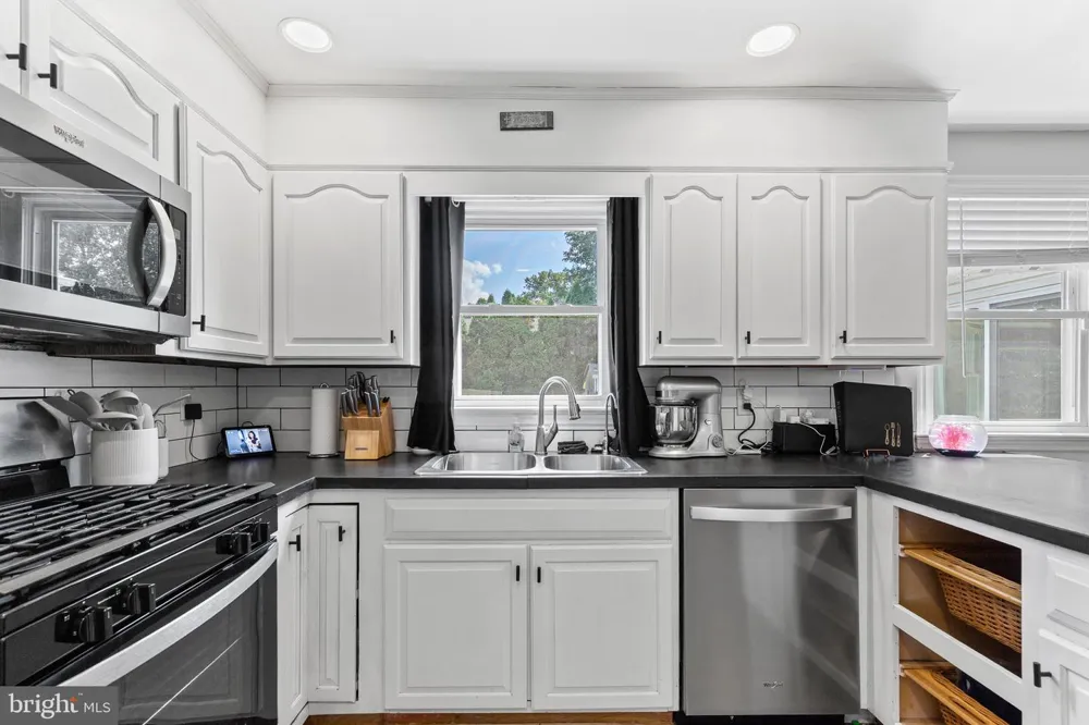 2440 DOUGLAS DRIVE Lancaster, PA 17602