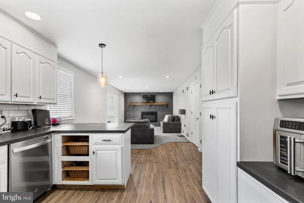 2440 DOUGLAS DRIVE Lancaster, PA 17602