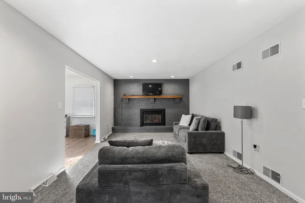 2440 DOUGLAS DRIVE Lancaster, PA 17602