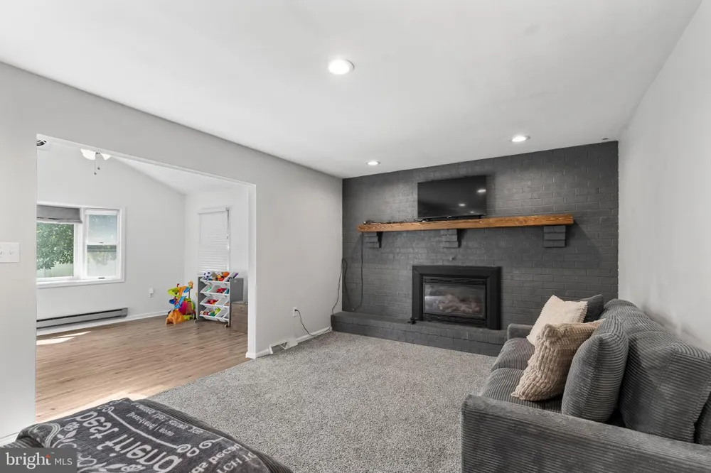 2440 DOUGLAS DRIVE Lancaster, PA 17602