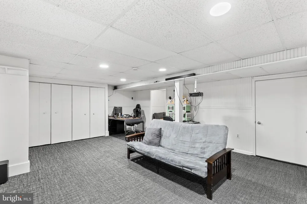 2440 DOUGLAS DRIVE Lancaster, PA 17602