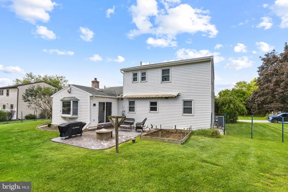 2440 DOUGLAS DRIVE Lancaster, PA 17602