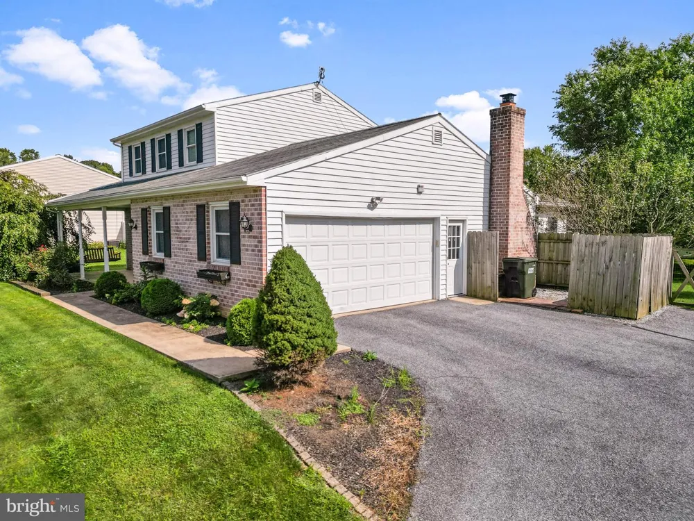2440 DOUGLAS DRIVE Lancaster, PA 17602