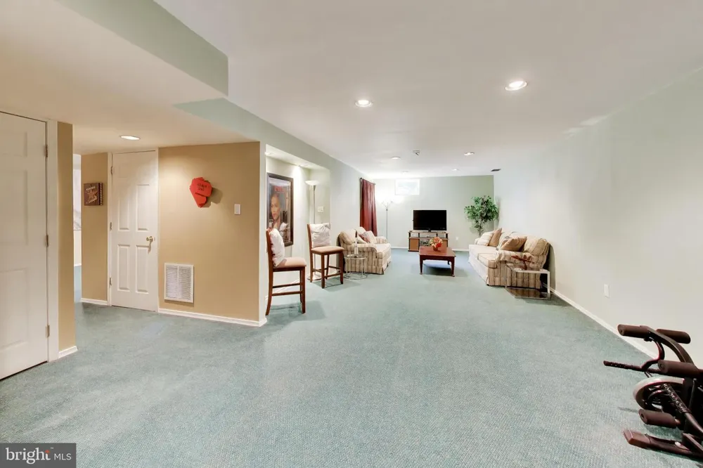 435 UPSHIRE CIRCLE Gaithersburg, MD 20878