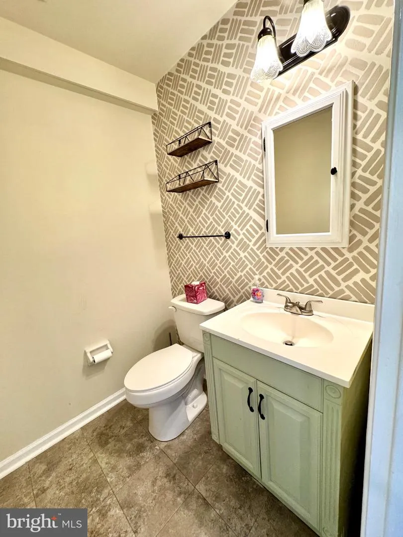 122 CAERNARVON COURT Exton, PA 19341