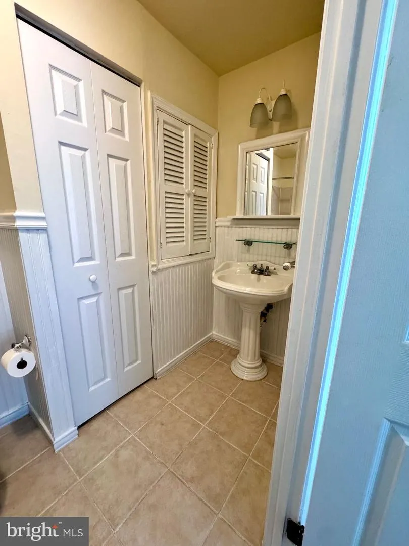 122 CAERNARVON COURT Exton, PA 19341