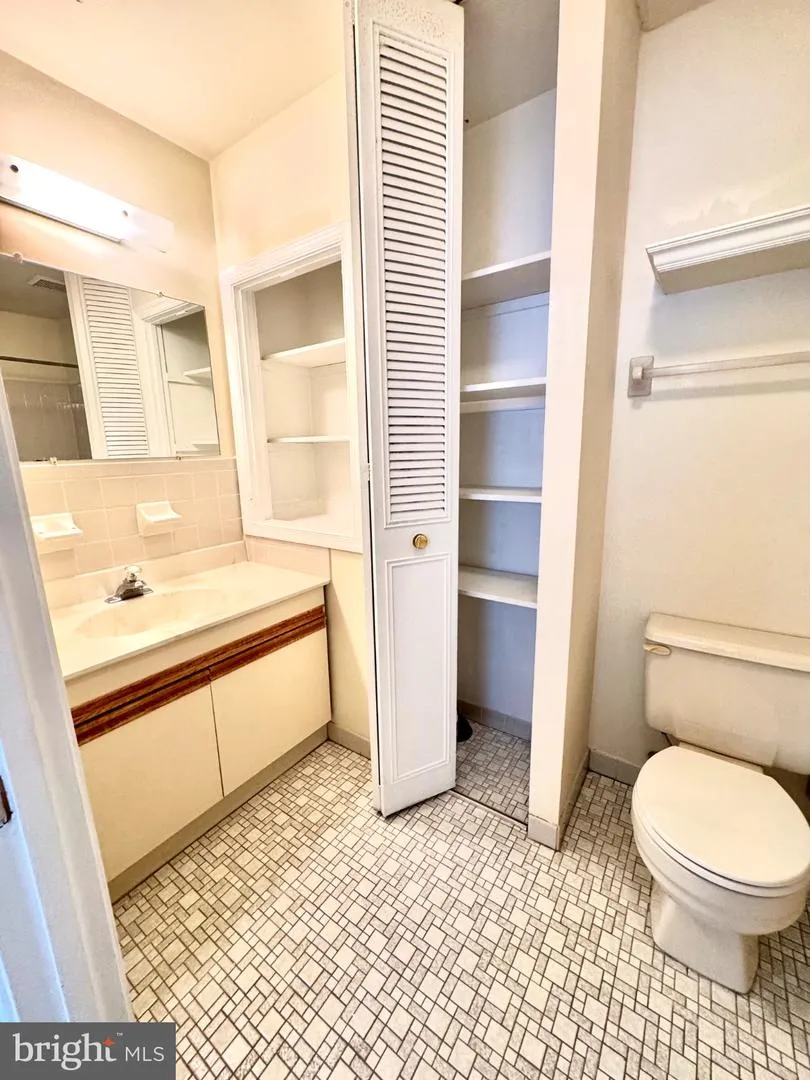 122 CAERNARVON COURT Exton, PA 19341