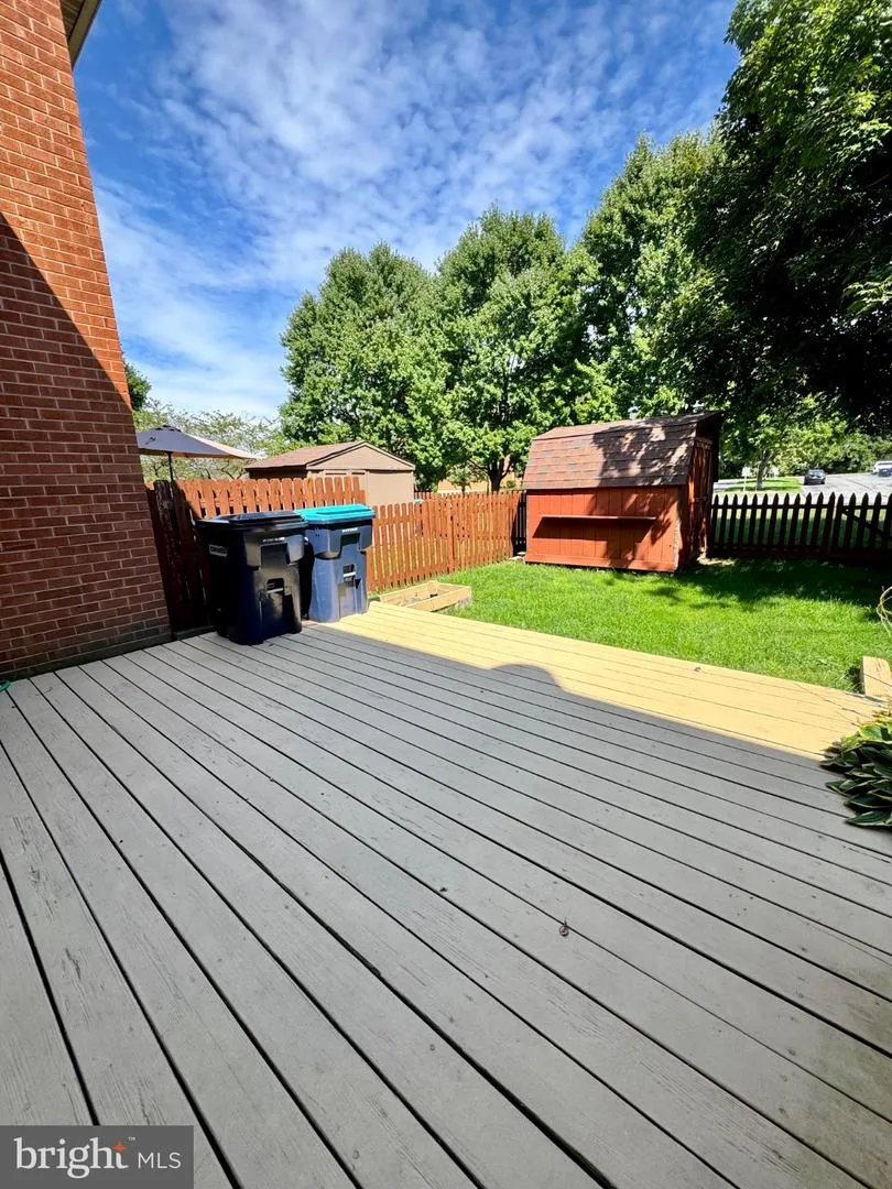 122 CAERNARVON COURT Exton, PA 19341