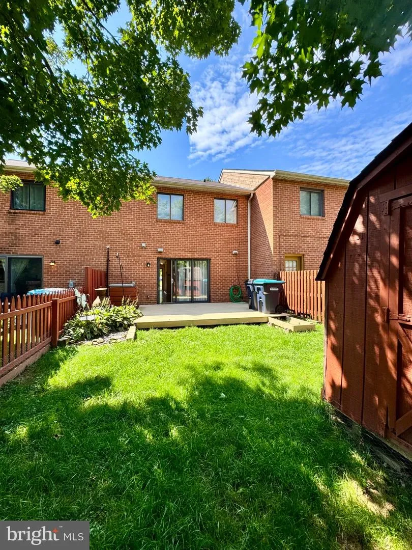 122 CAERNARVON COURT Exton, PA 19341