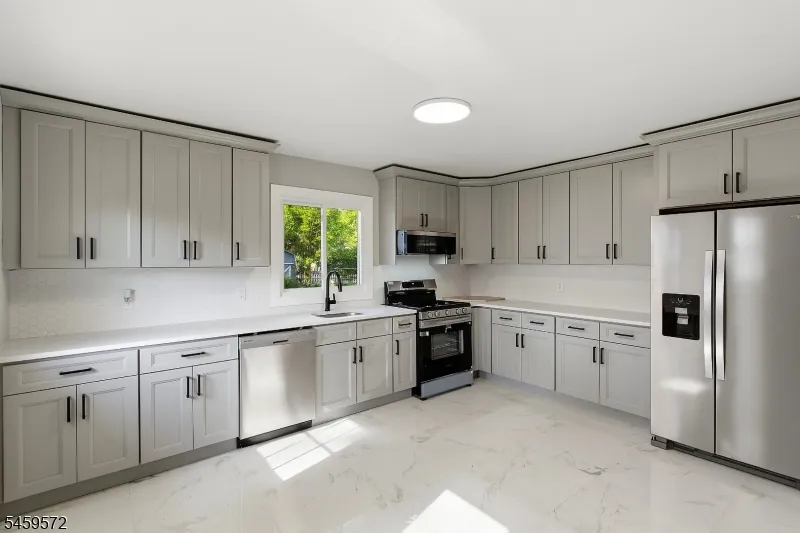26 W 2Nd St Florence, NJ 08518