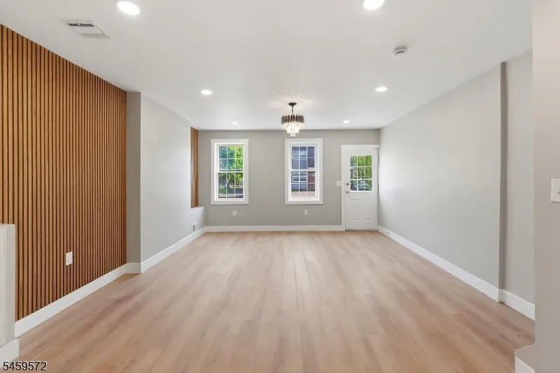 26 W 2Nd St Florence, NJ 08518