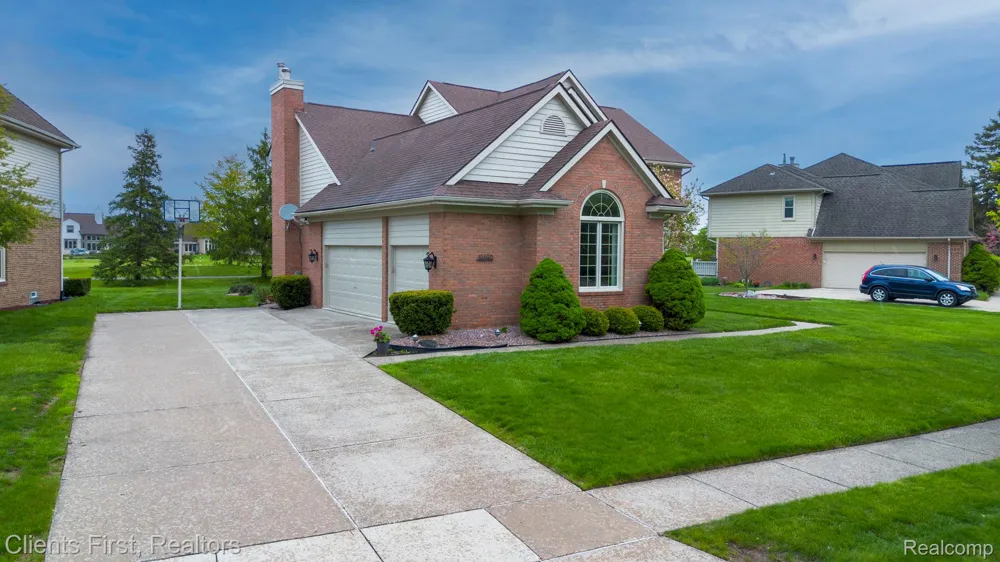 45498 Muirfield Drive Canton Charter Township, MI 48188