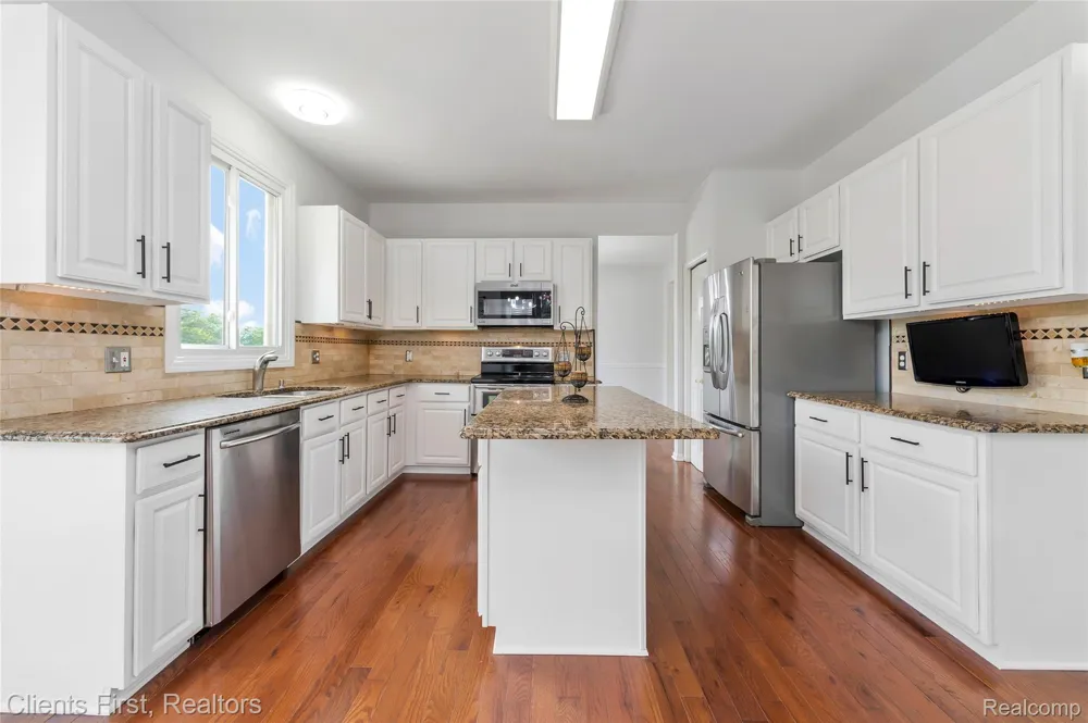 45498 Muirfield Drive Canton Charter Township, MI 48188