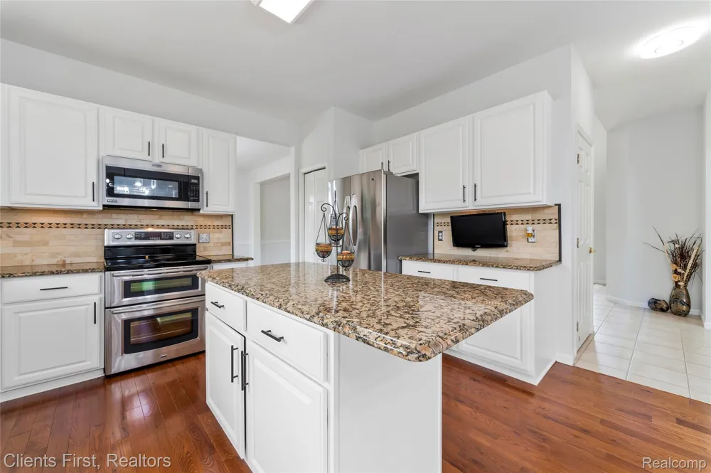 45498 Muirfield Drive Canton Charter Township, MI 48188