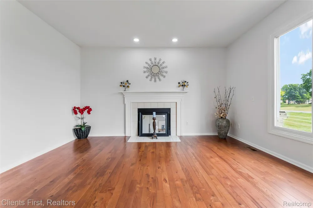 45498 Muirfield Drive Canton Charter Township, MI 48188