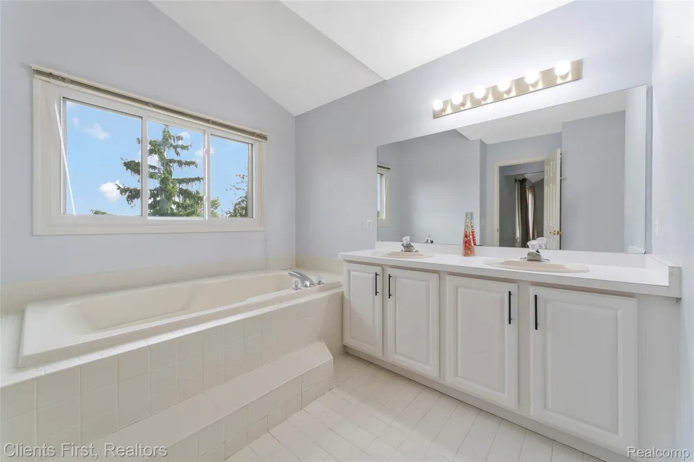 45498 Muirfield Drive Canton Charter Township, MI 48188