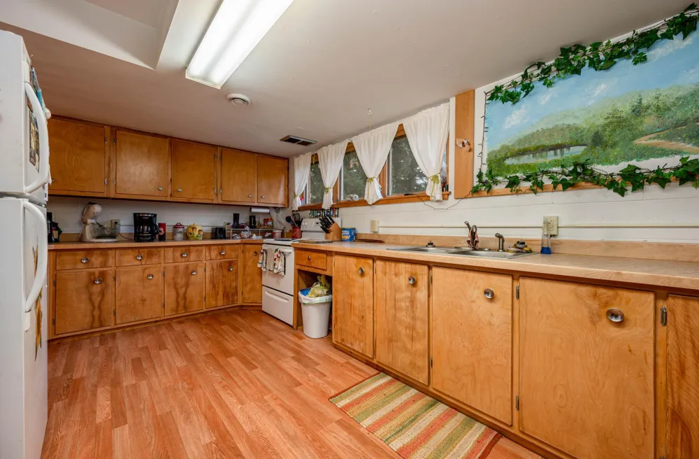 200 NE Hwy 1 Effie, MN 56639