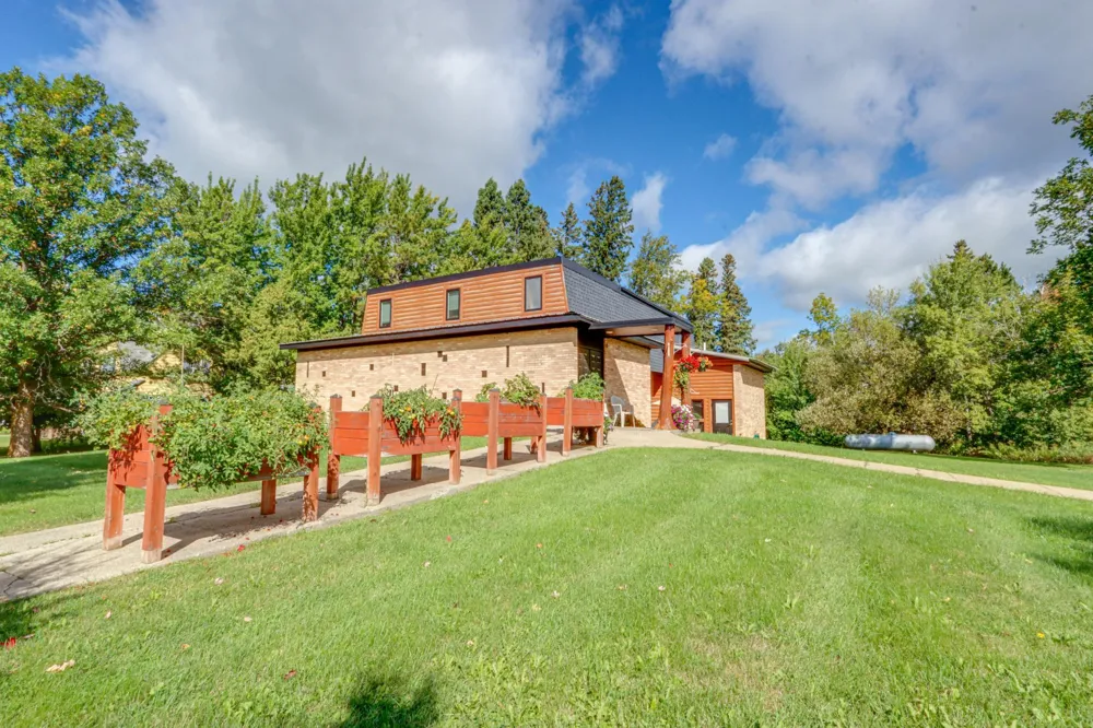 200 NE Hwy 1 Effie, MN 56639