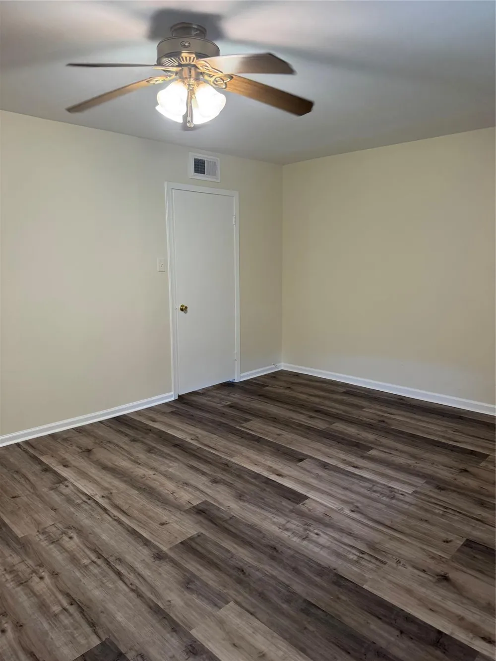 3535 Nasa Road 1 Parkway #40 Seabrook, TX 77586