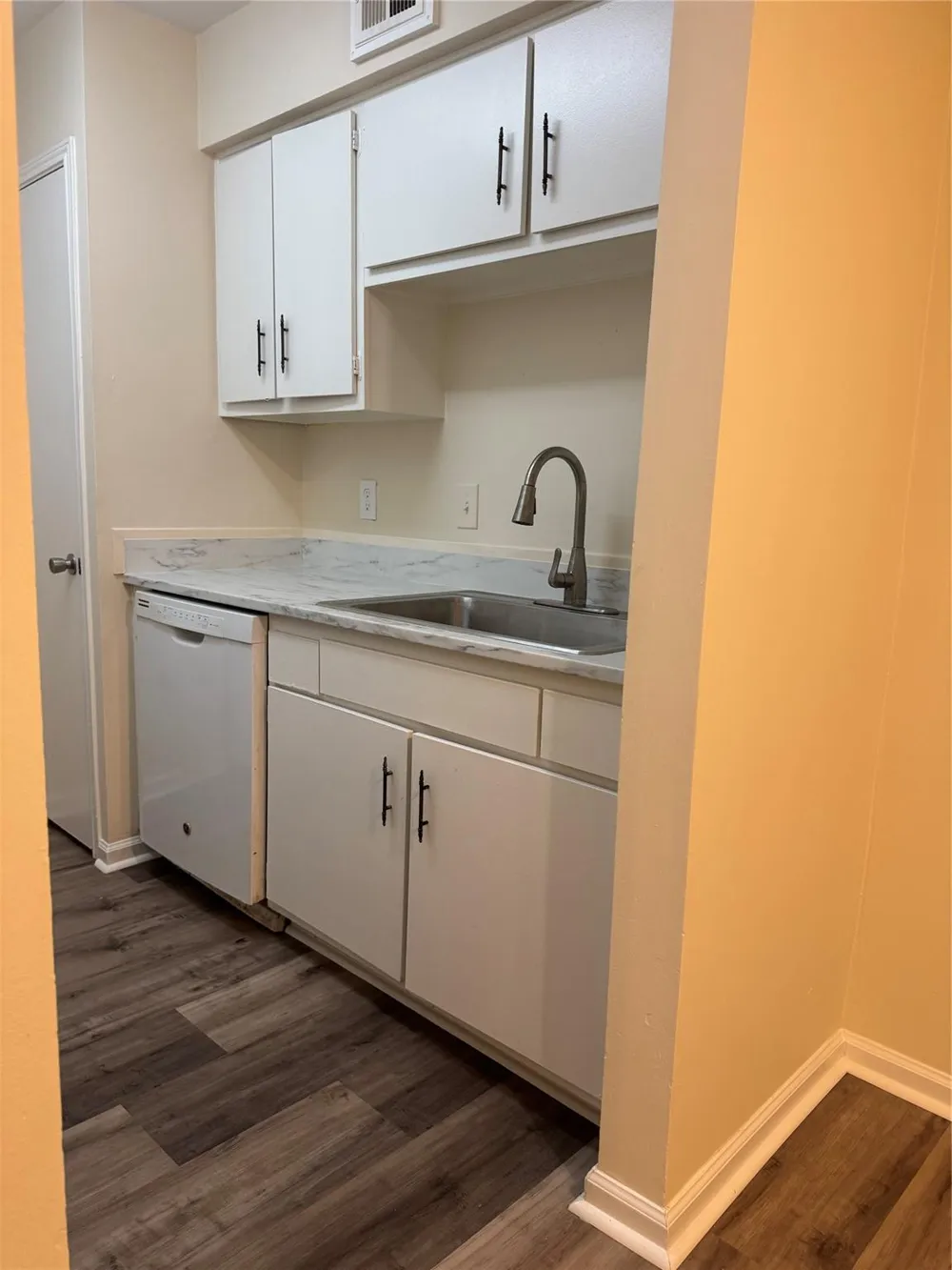 3535 Nasa Road 1 Parkway #40 Seabrook, TX 77586