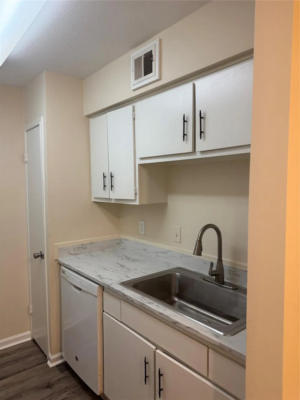 3535 Nasa Road 1 Parkway #40 Seabrook, TX 77586