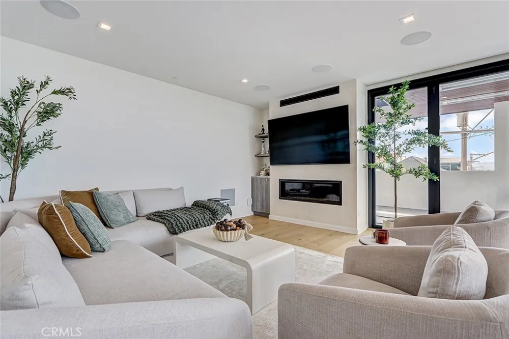 218 14th Street Manhattan Beach, CA 90266