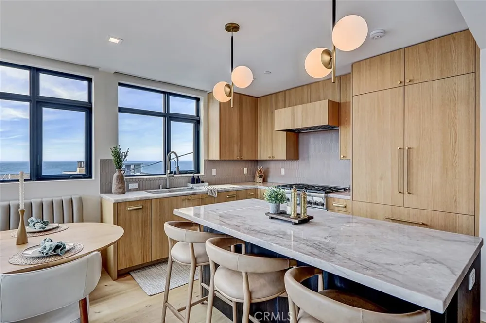 218 14th Street Manhattan Beach, CA 90266