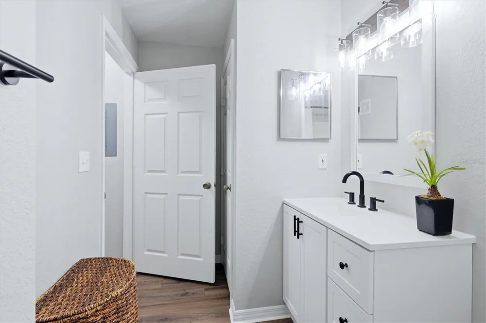 8926 MANOR LOOP #103 Bradenton, FL 34202
