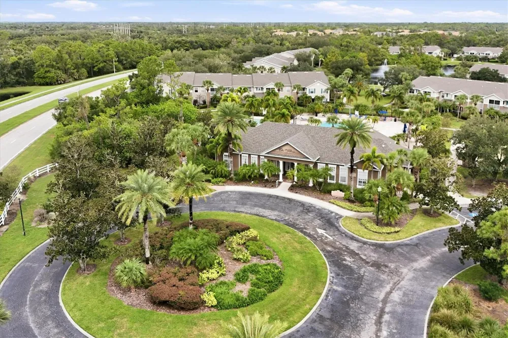 8926 MANOR LOOP #103 Bradenton, FL 34202