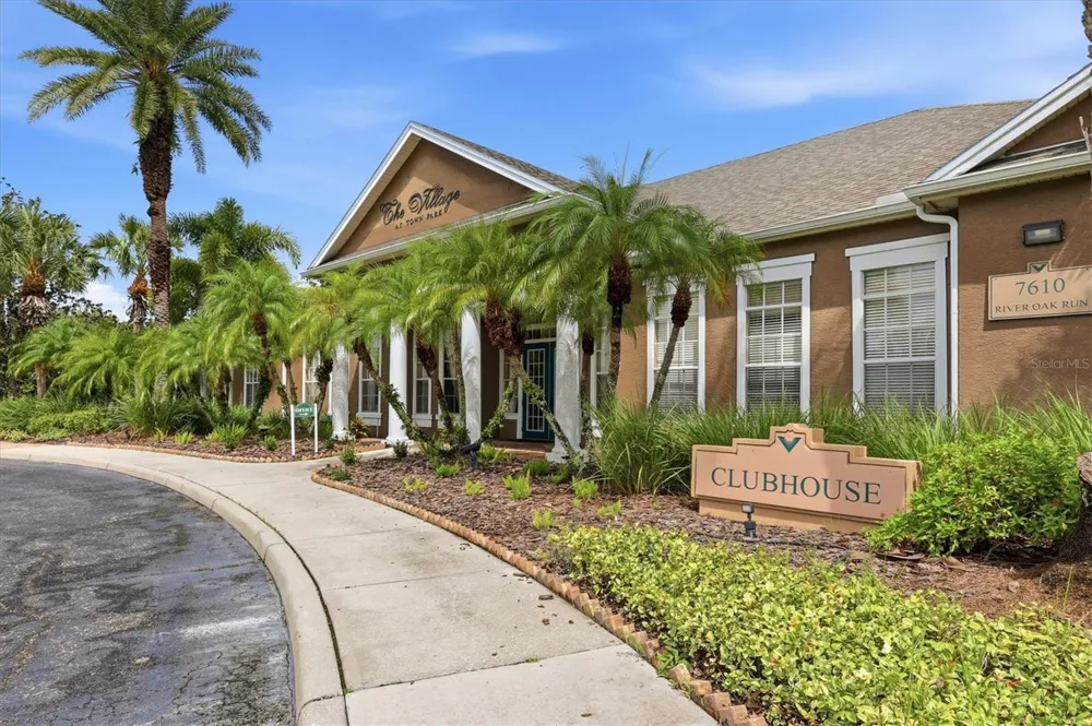 8926 MANOR LOOP #103 Bradenton, FL 34202