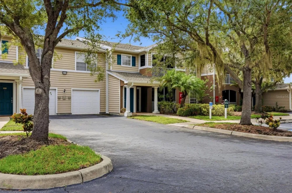8926 MANOR LOOP #103 Bradenton, FL 34202