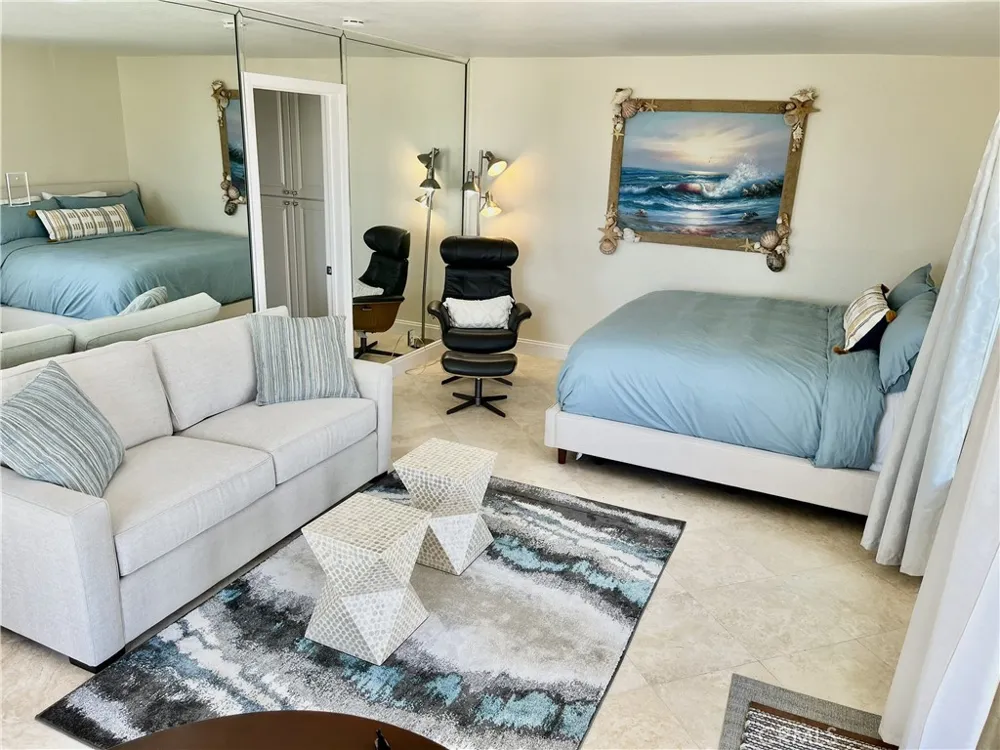 711 Pacific Coast #106 Huntington Beach, CA 92648
