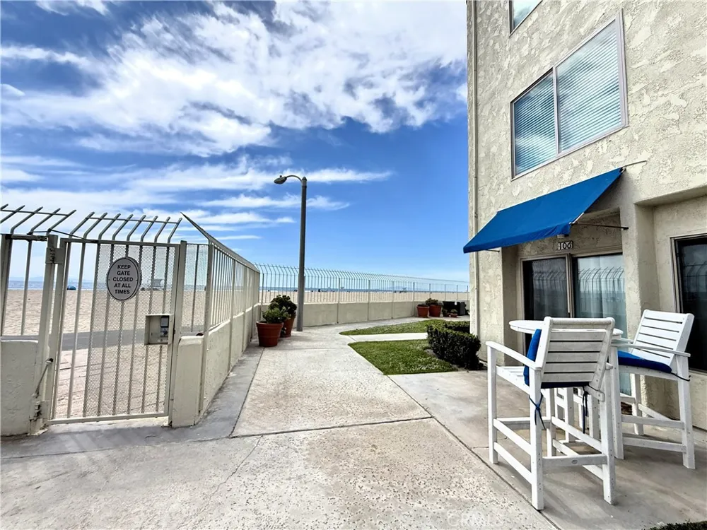 711 Pacific Coast #106 Huntington Beach, CA 92648