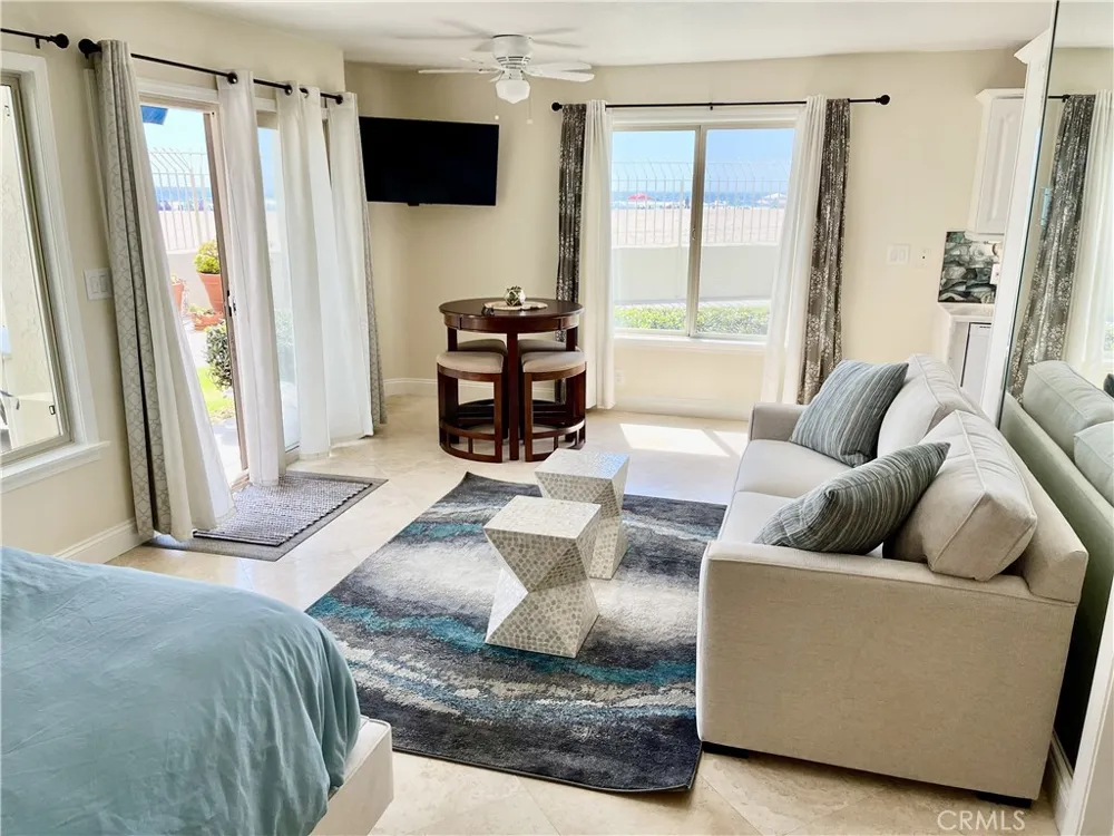 711 Pacific Coast #106 Huntington Beach, CA 92648