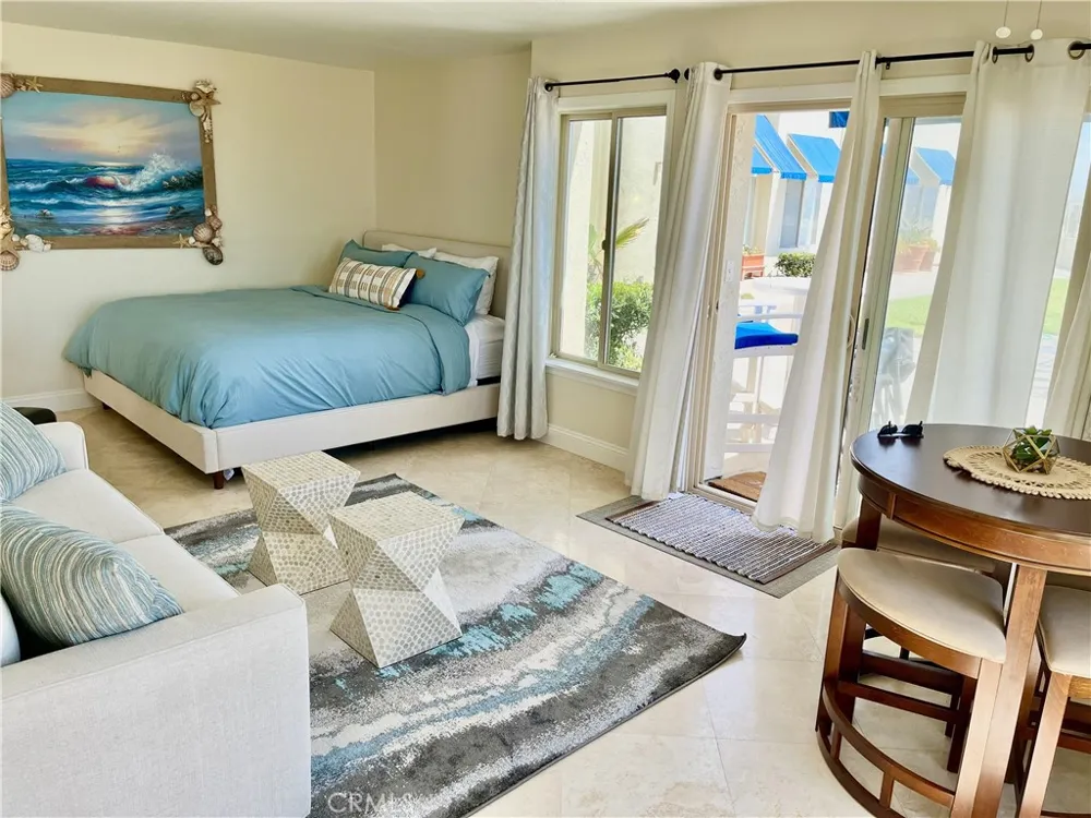 711 Pacific Coast #106 Huntington Beach, CA 92648