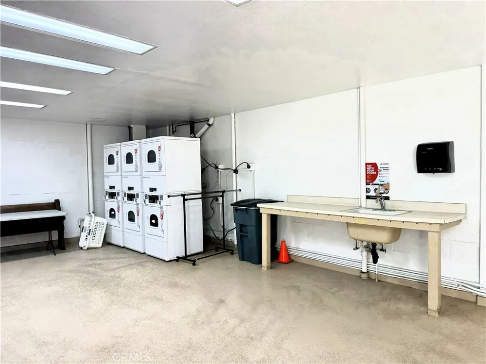 711 Pacific Coast #106 Huntington Beach, CA 92648