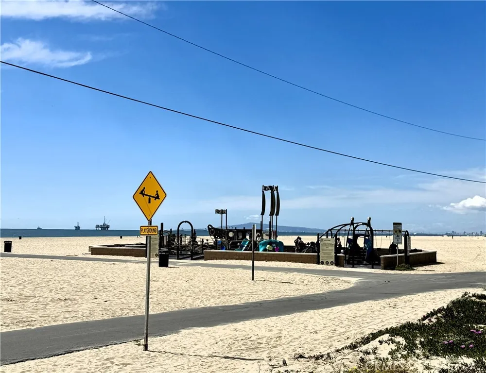 711 Pacific Coast #106 Huntington Beach, CA 92648