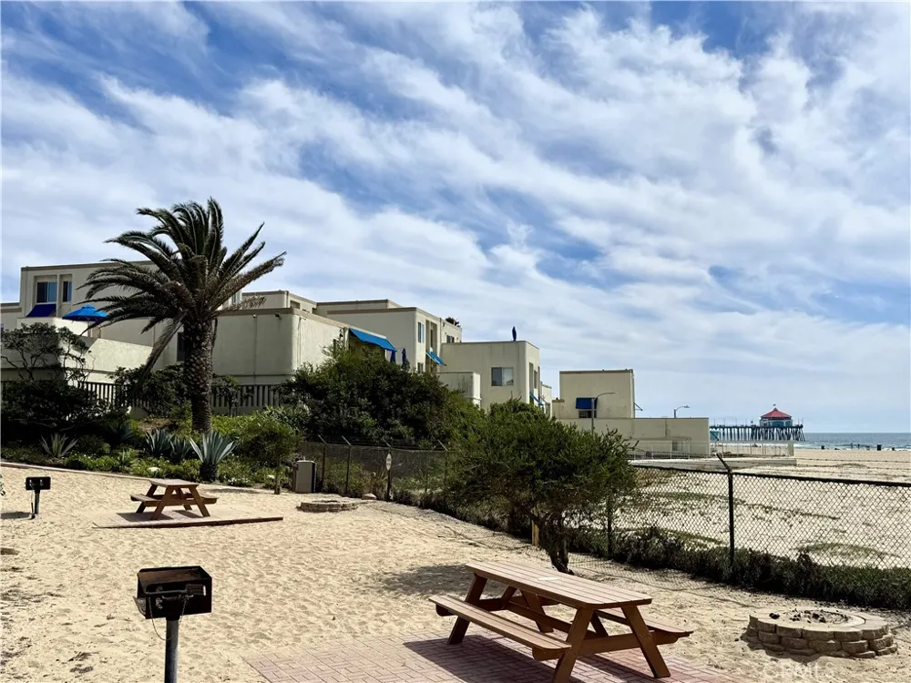711 Pacific Coast #106 Huntington Beach, CA 92648